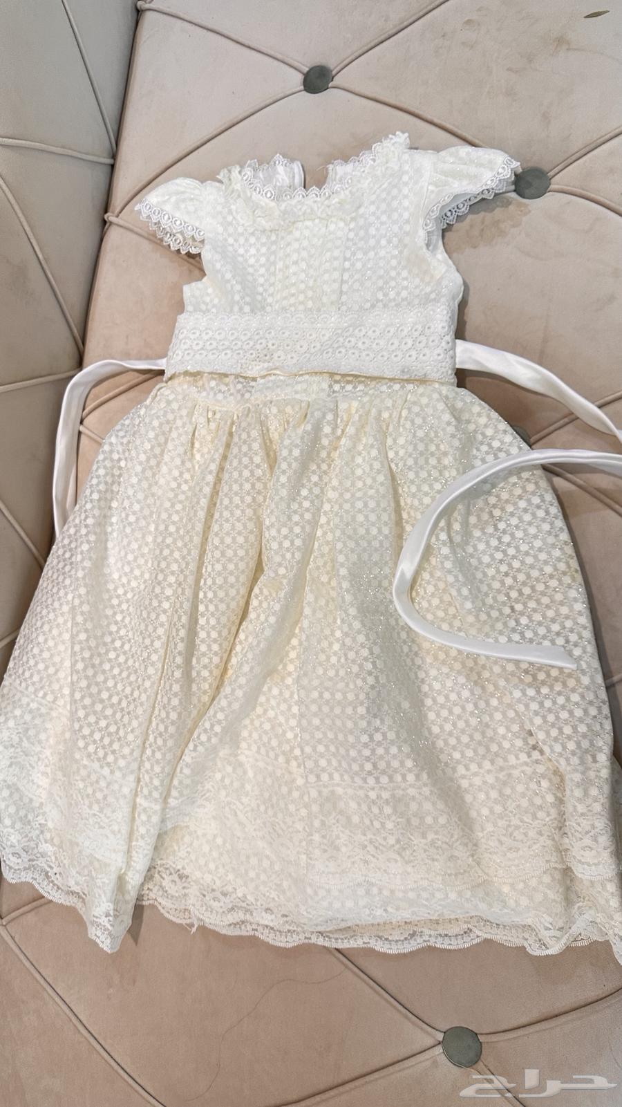 The girls' dresses are very beautiful, almost new and very clean at a reduced price63419956376707113