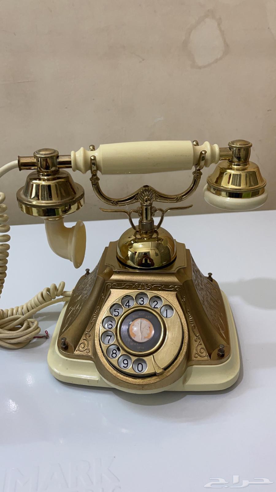 A very rare old original phone, not Chinese, Italian and Japanese.63421707569027114