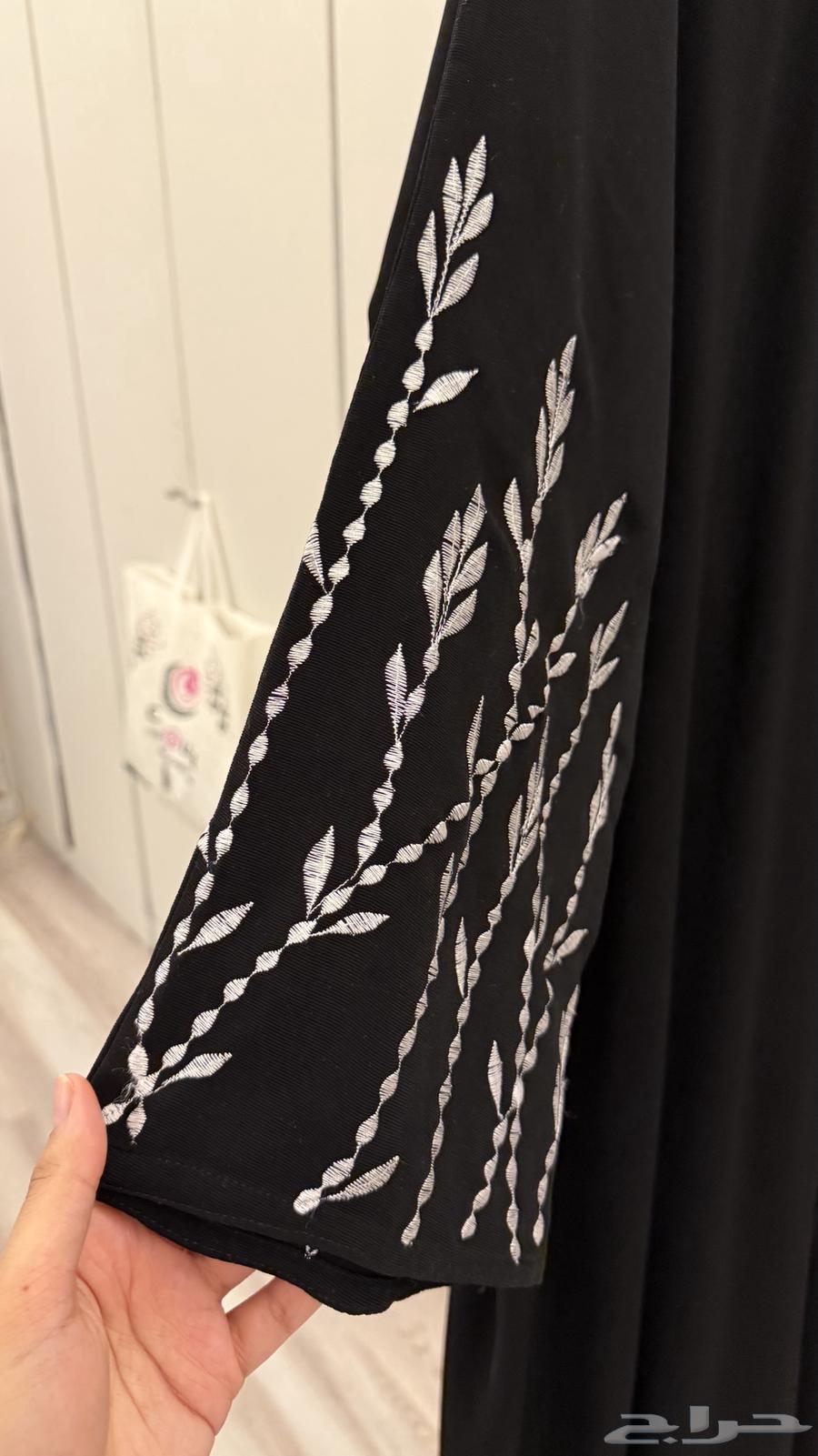 Black abaya with silver embroidery, size 5863422506706177113
