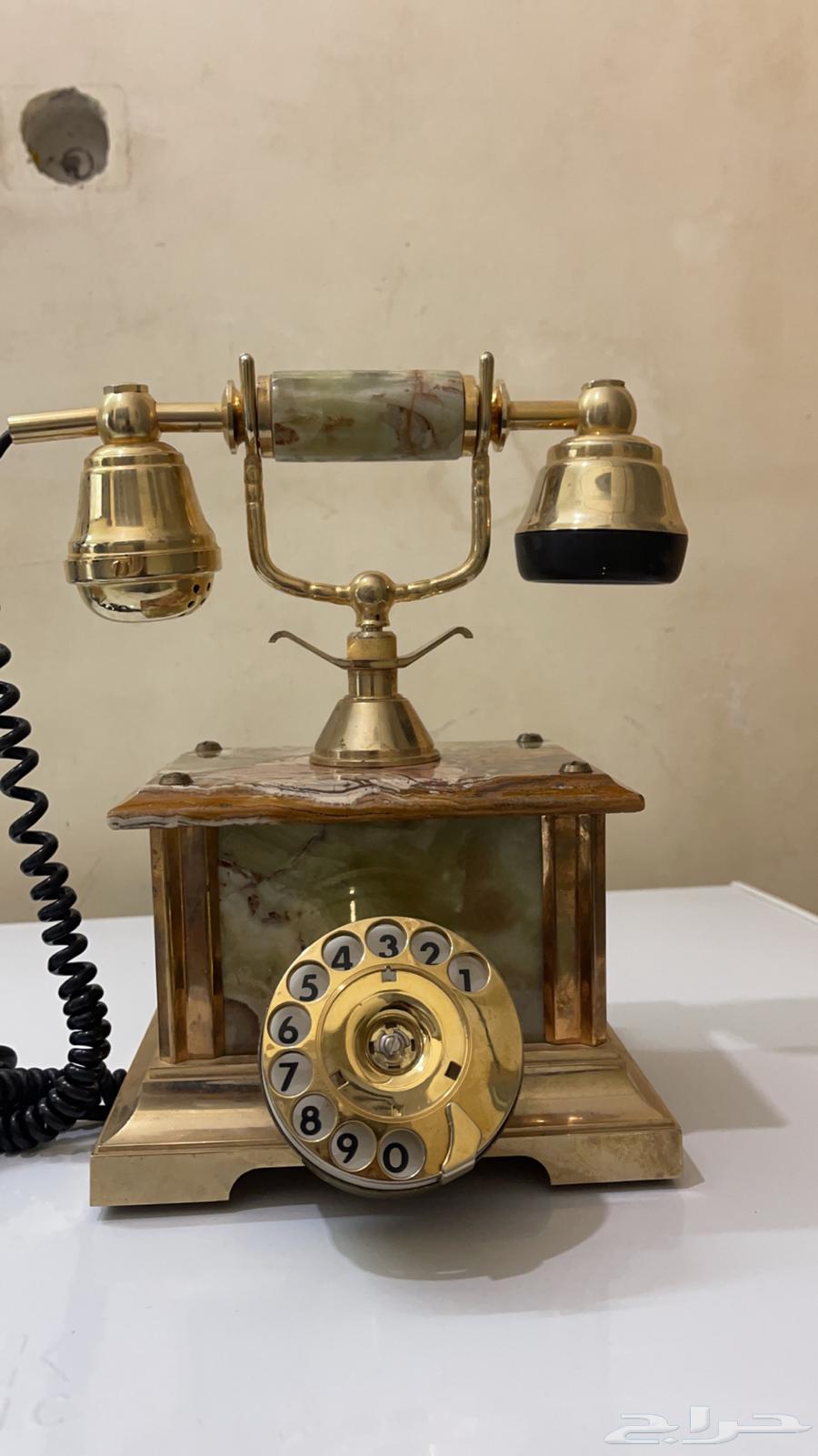 A very rare old original phone, not Chinese, Italian and Japanese.63421707569027111