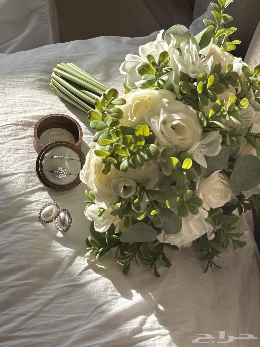 Bride's grip63421505684354111