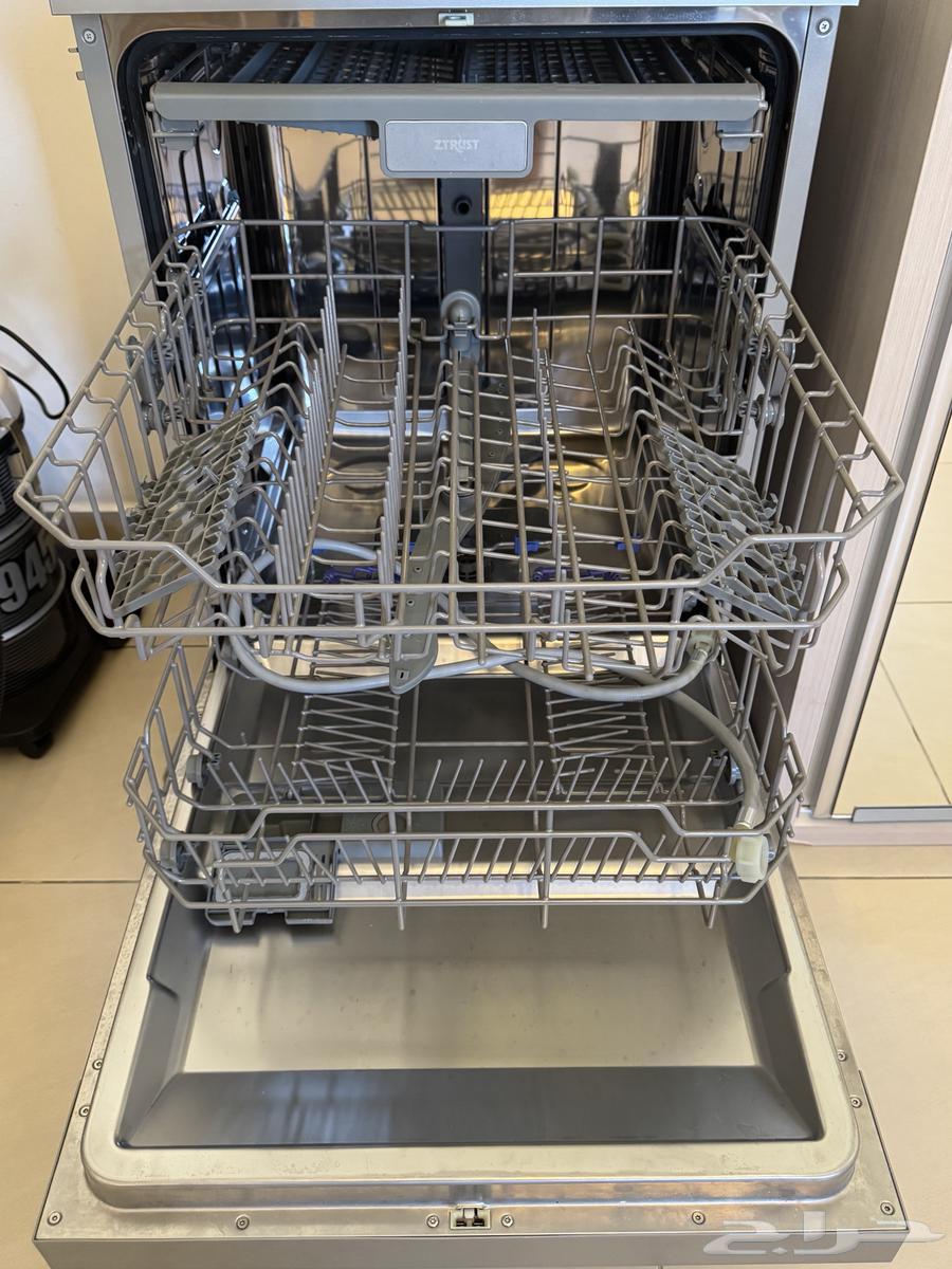 My brother's new microwave, used but in good condition for the user.  
Dishwasher.63421620496001112