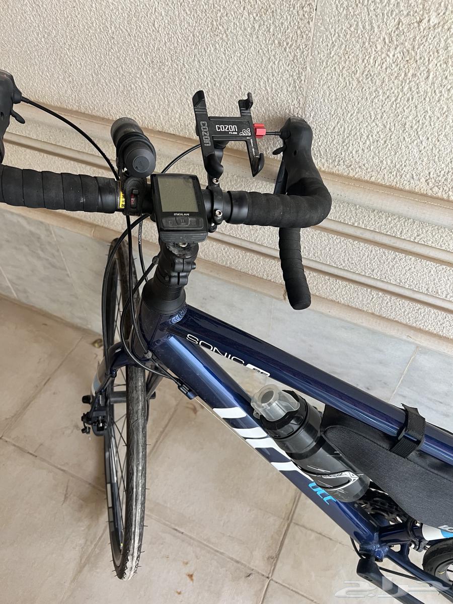 A semi-new road bicycle with all its accessories63411780400385113