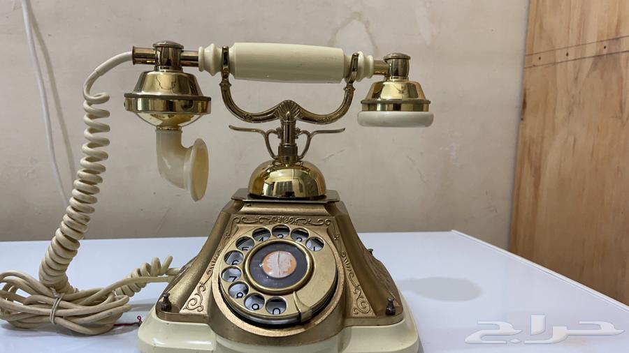 A very rare old original phone, not Chinese, Italian and Japanese.63421707569027113