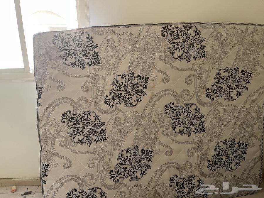 A large, almost new room and two or three carpets634222910161931115