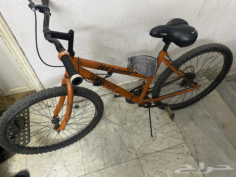 A sports bike63420433242498111