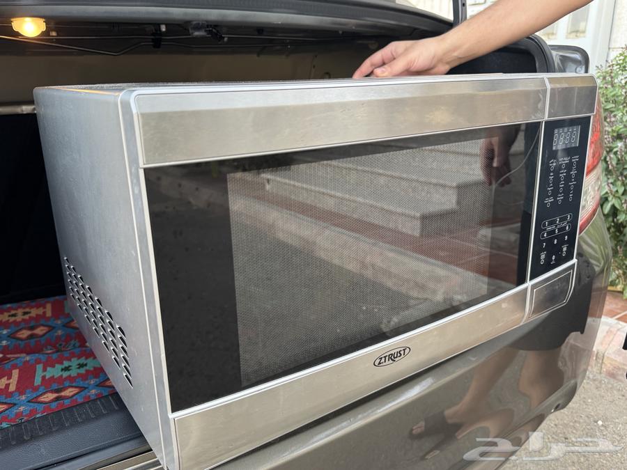My brother's new microwave, used but in good condition for the user.  
Dishwasher.63421620496001111