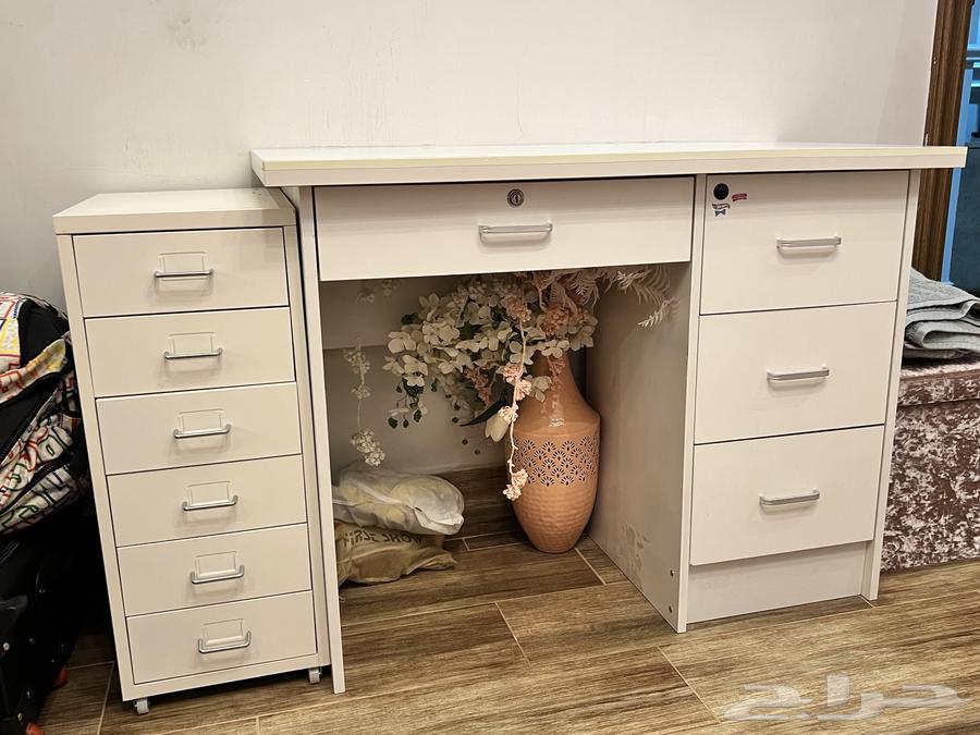 Office and side drawers63422129385986111