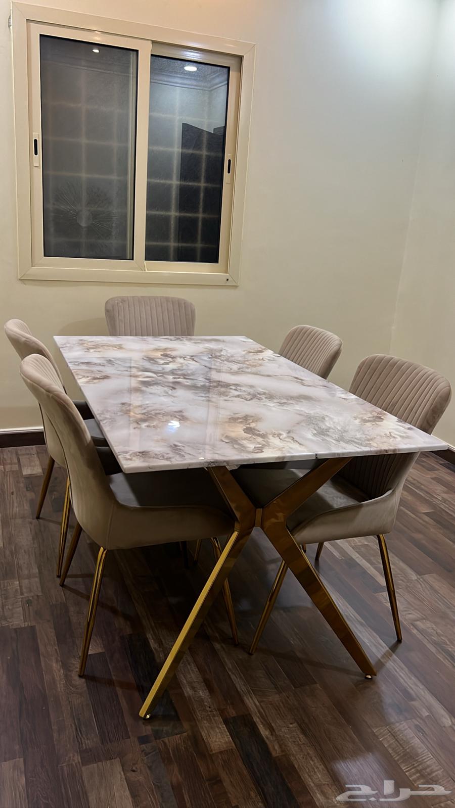 طاوله طعام جديده للبيع634133059013141110