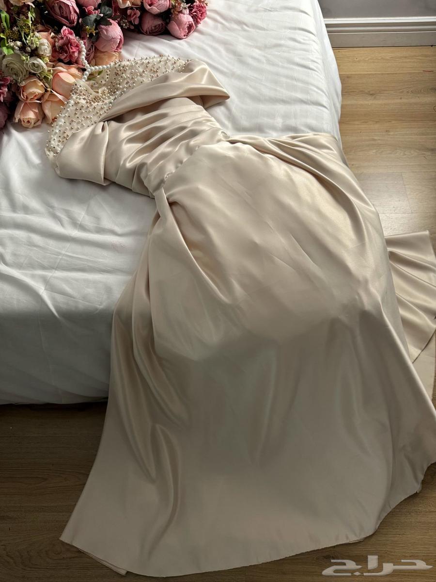 A new luxurious dress for sale63414676869763111