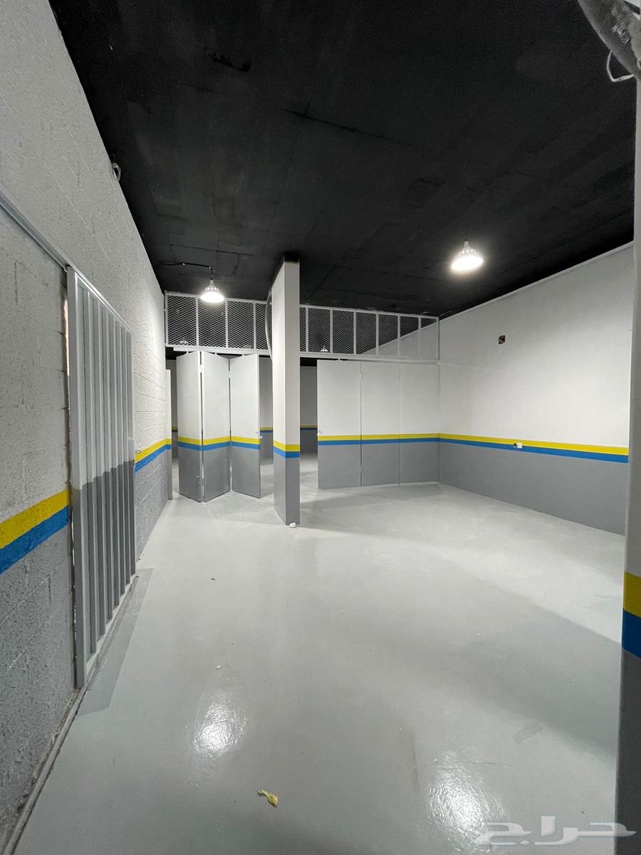 For kissing, a suitable place, small warehouses634407219317771114
