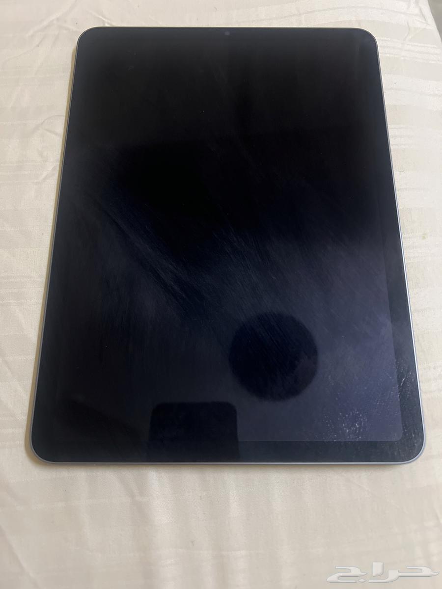 iPad Air 5 256 GB, very clean condition, battery at 50%.634172163860511114