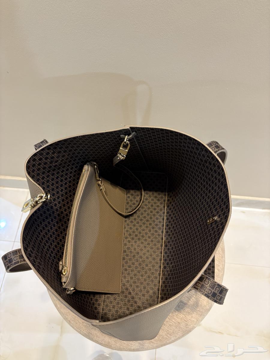 للبيع شنطة ماركة AIGNER أصلية وجديدة63419056855682112