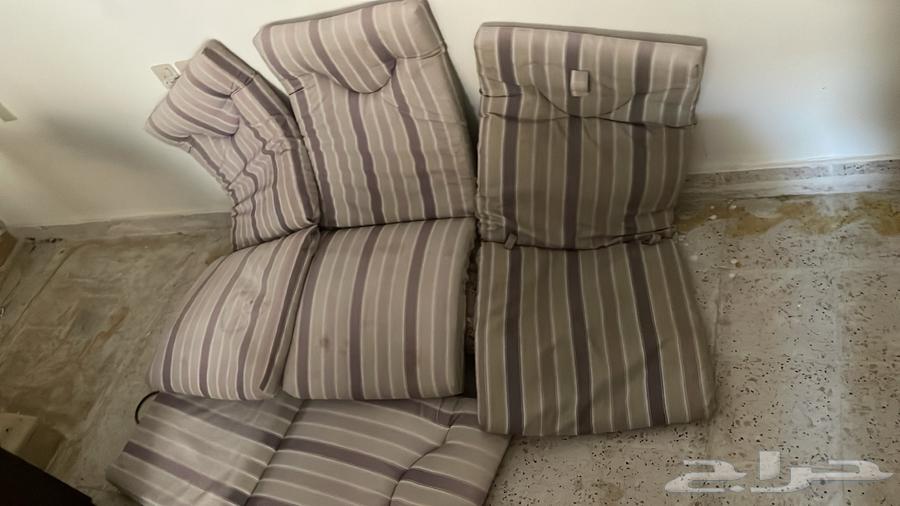 طاوله حديقه زجاجيه مع 6كراسي شبه جديده بدون الإسفنج من ساكو63143282408322113