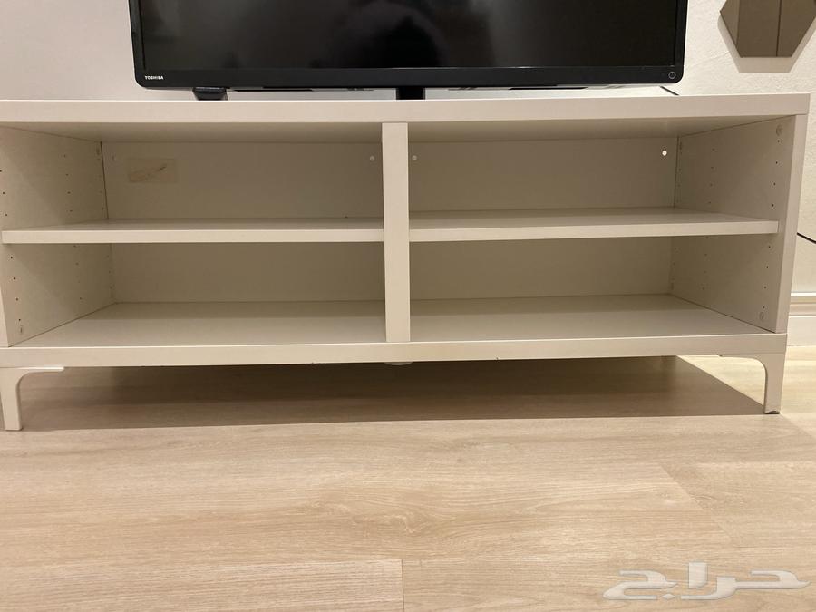 تلفزيون وطاولة63416597344258111