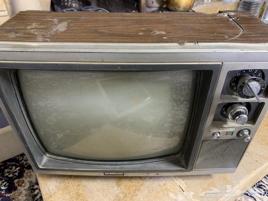 For sale: Old Samsung color TV and radio, very old634193111399691125