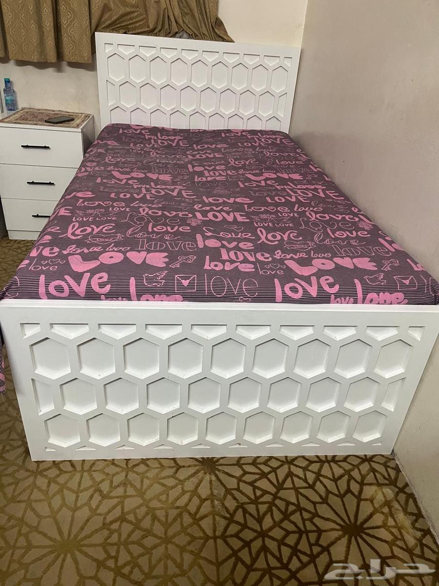 2 single beds and 2 nightstands63301421671299113