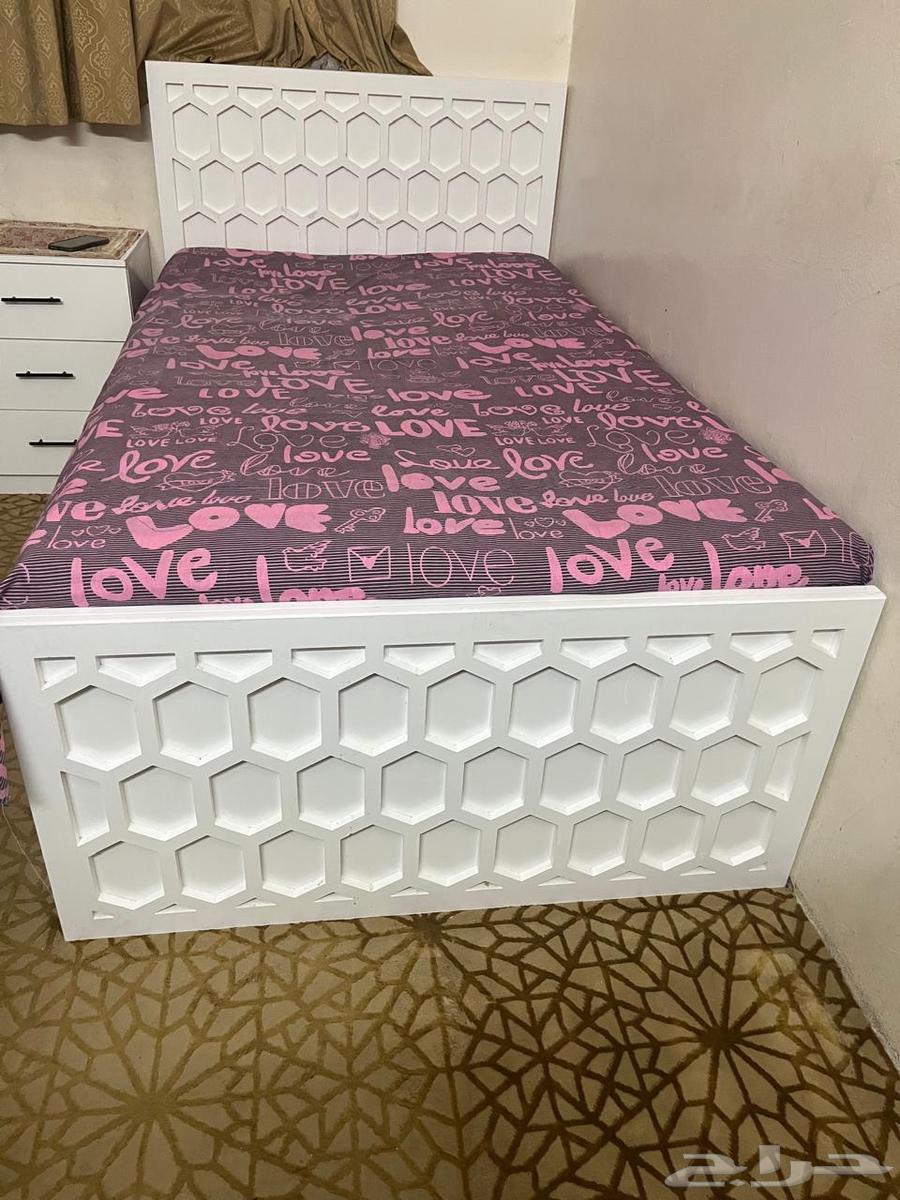 2 single beds and 2 nightstands63301421671299114