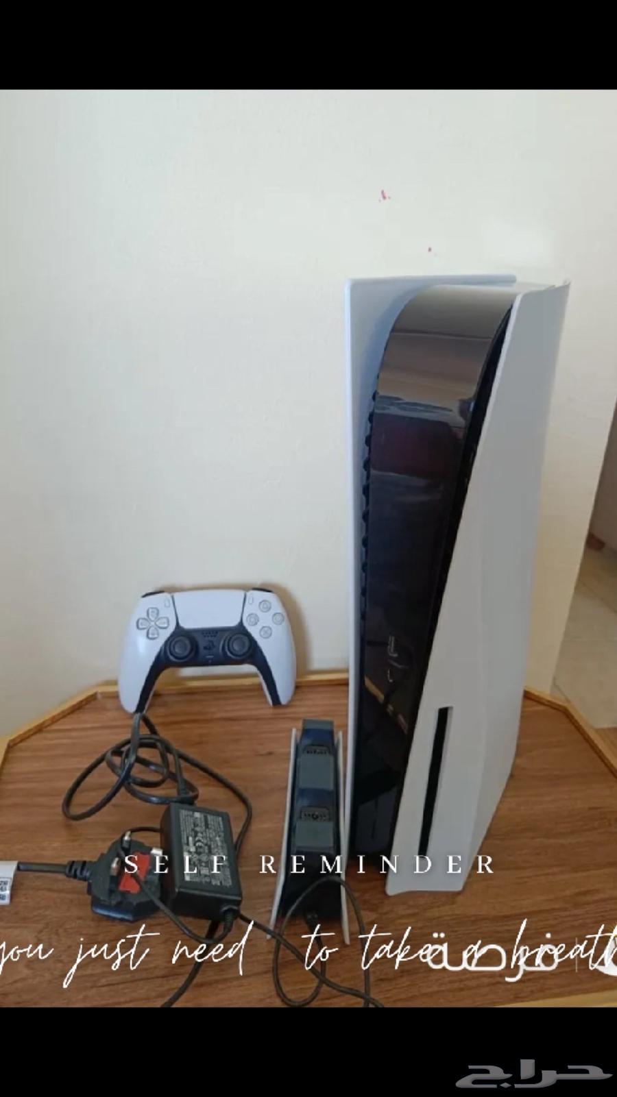 للبيع بلاستيشن 5 مع شريط فيفا 25 كامل باغراضه مع شاشه63412561301506111