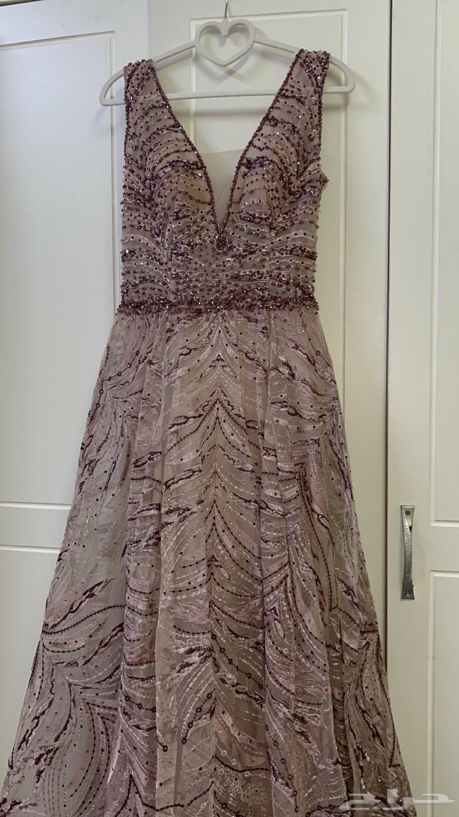 A clean evening dress634121641761311120