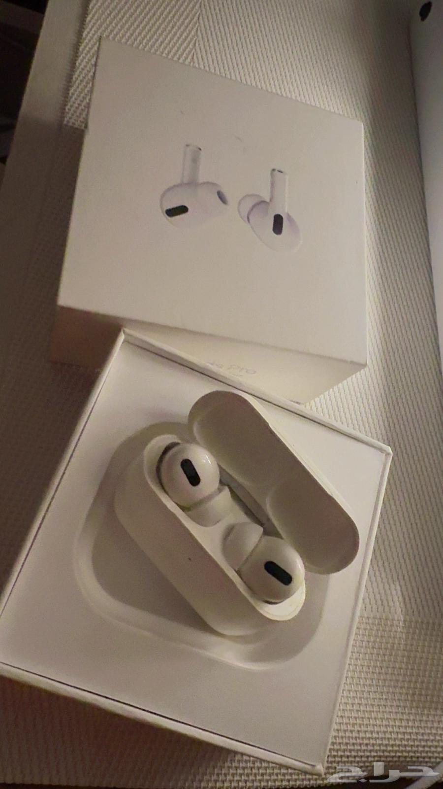 Apple AirPods Pro earphones63412230797827111
