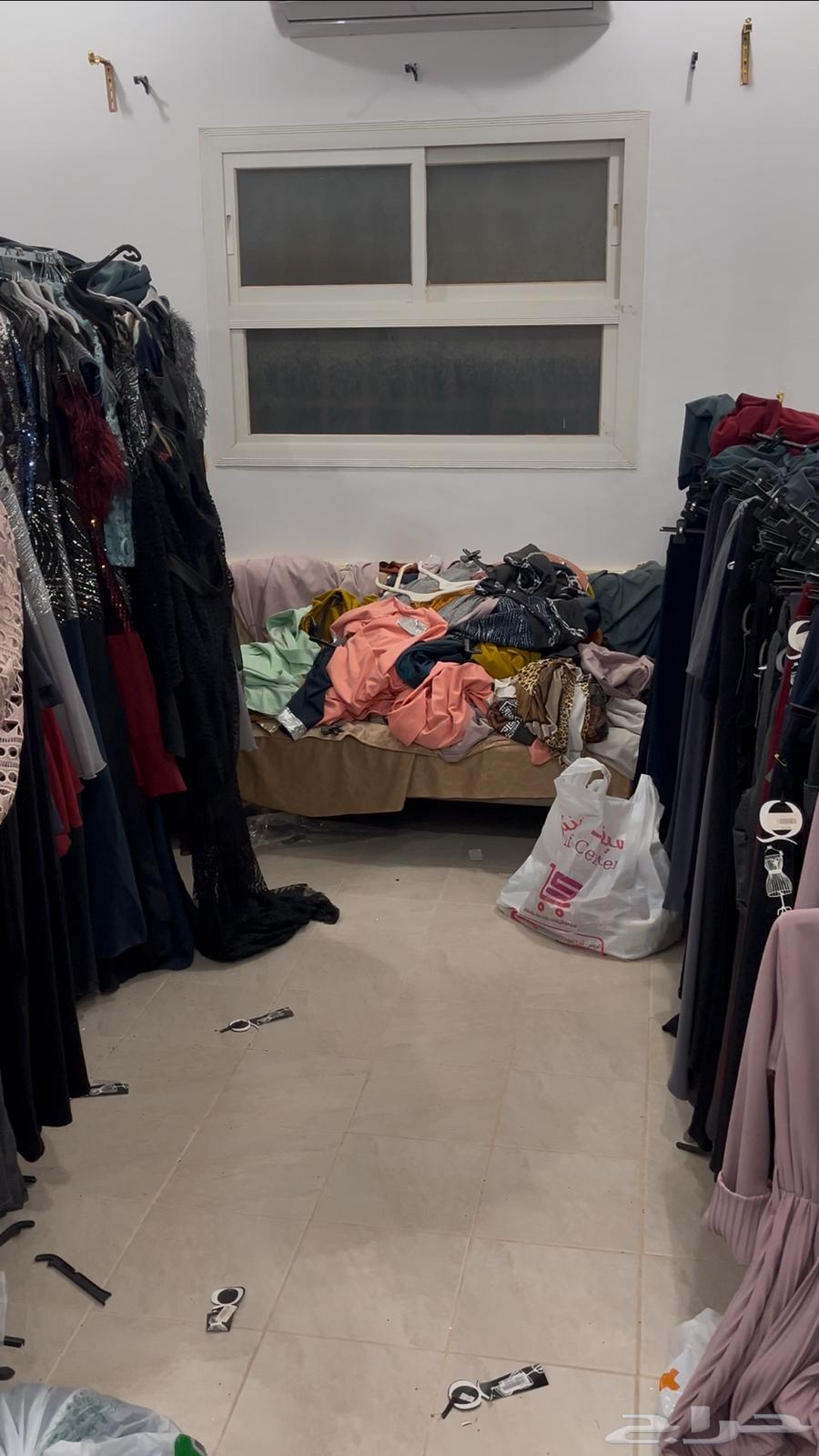 ملابس نسائية ما يقارب ال1500 قطعة للبيع بالجملة63408387824642111