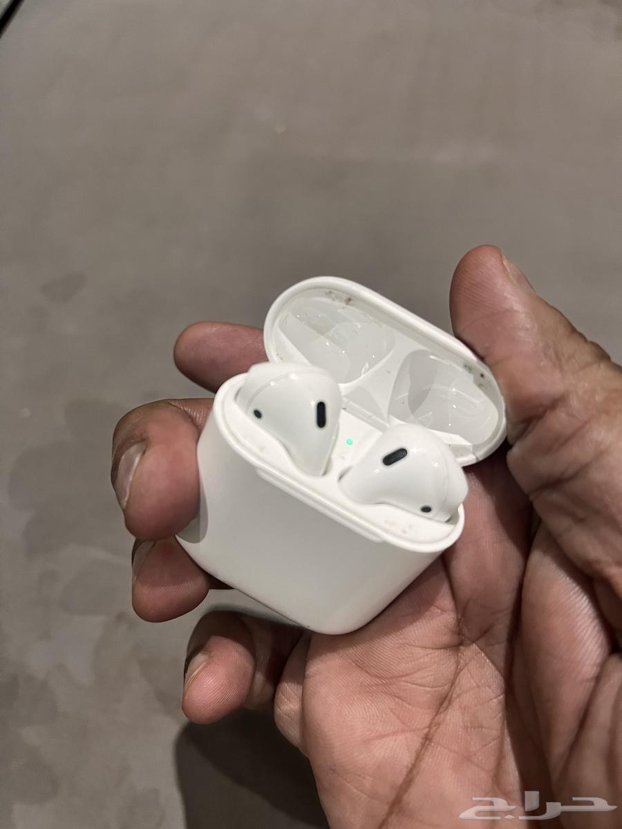 Very clean second-generation AirPods earbuds63407877227523112
