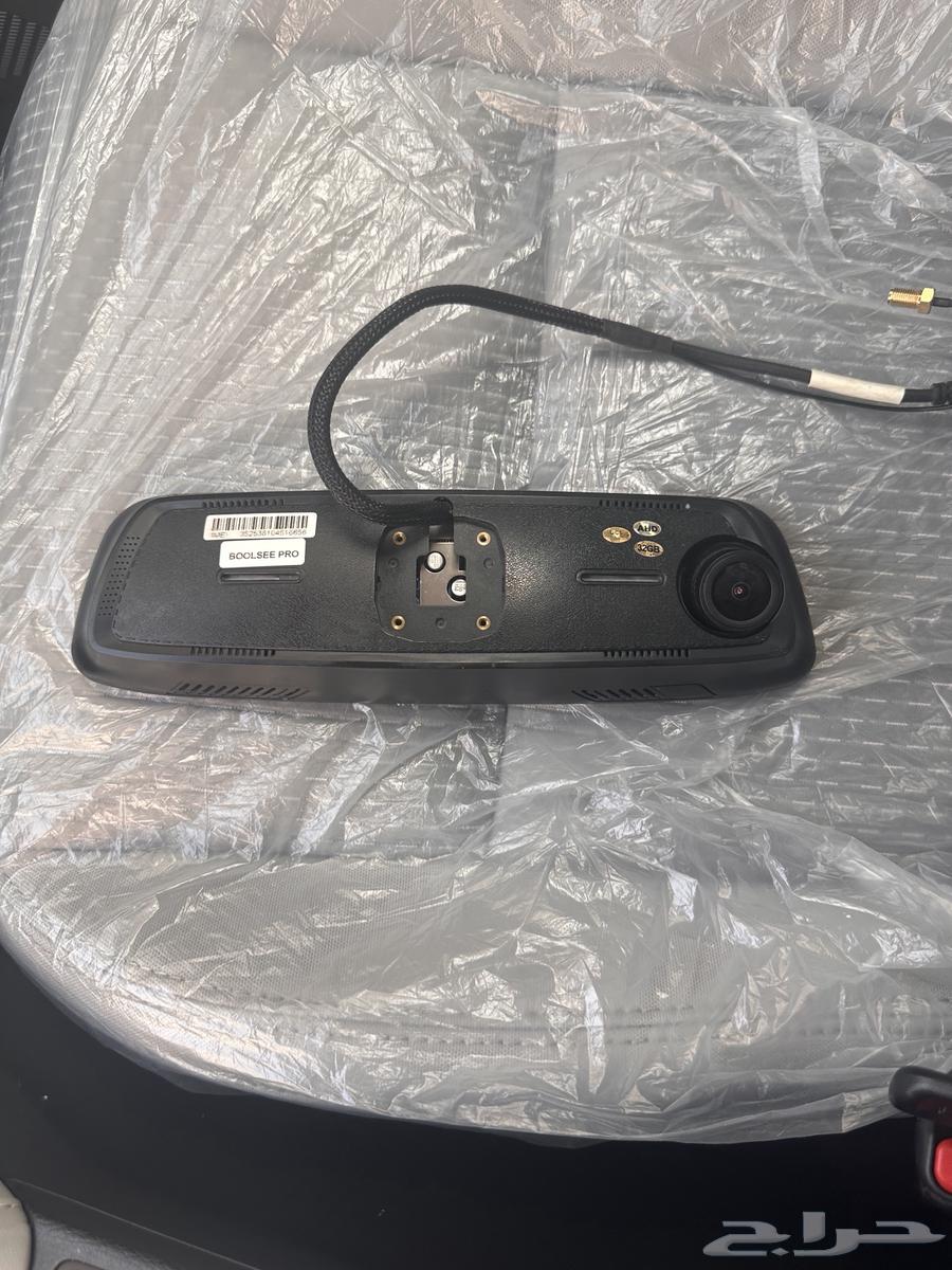 I have three hidden cameras.63412166937089114