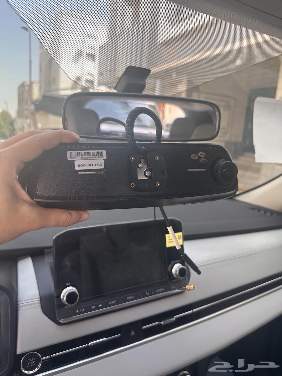 I have three hidden cameras.63412166937089112