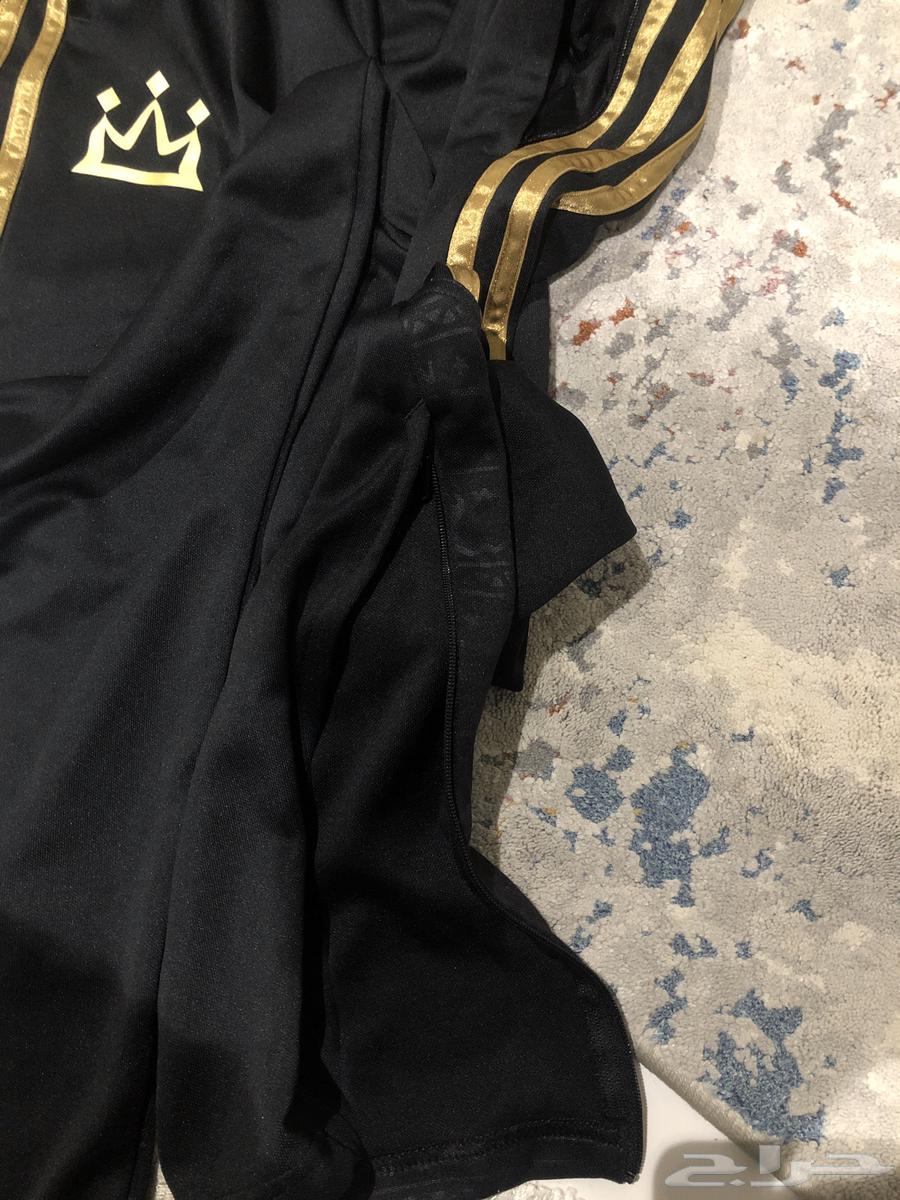 Adidas black and gold sport pants  
Adidas pants Black63408597671683114