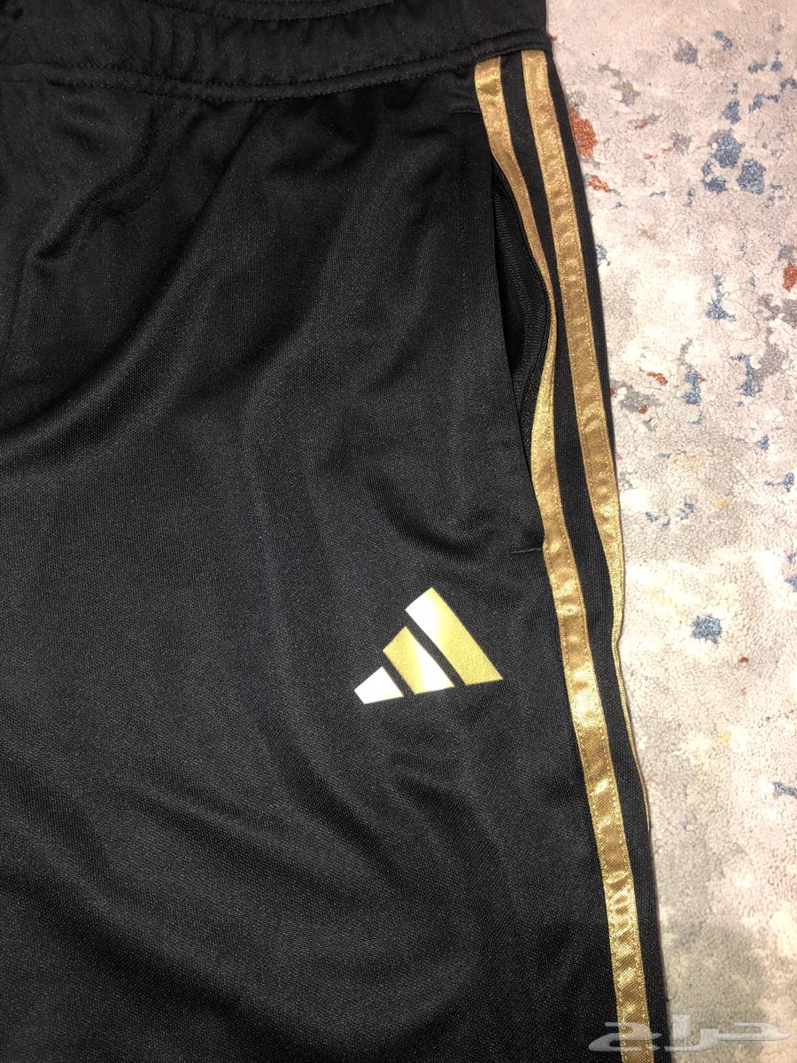 Adidas black and gold sport pants  
Adidas pants Black63408597671683111
