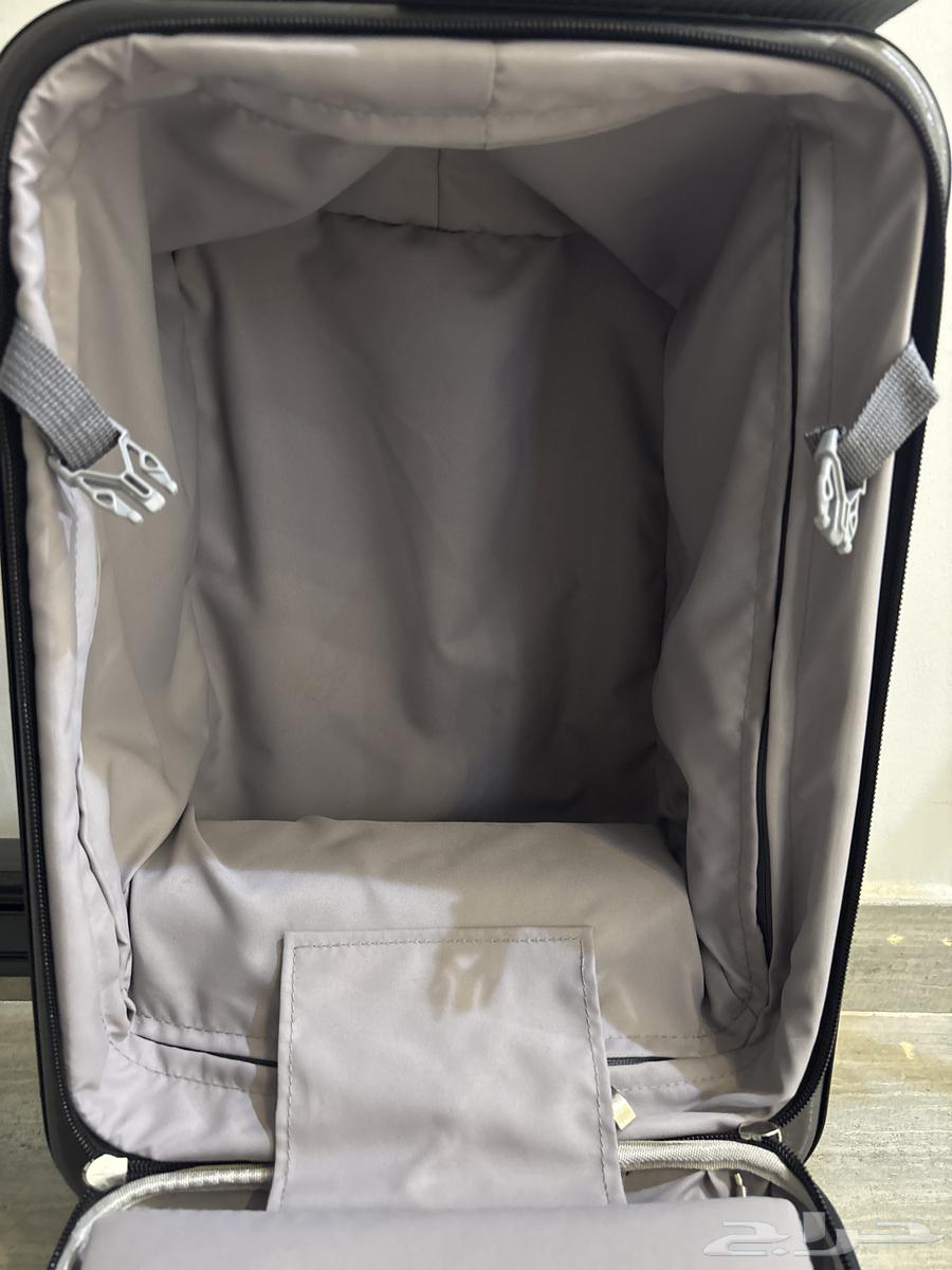 Two travel bags63409577697795112