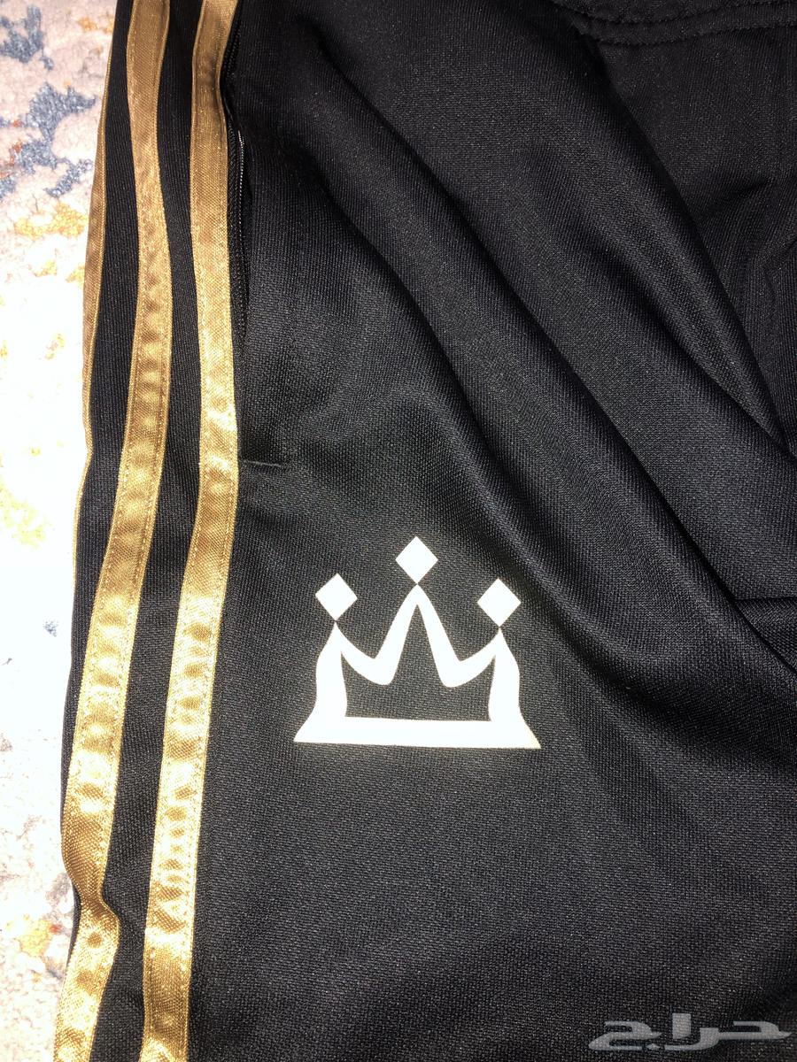 Adidas black and gold sport pants  
Adidas pants Black63408597671683112