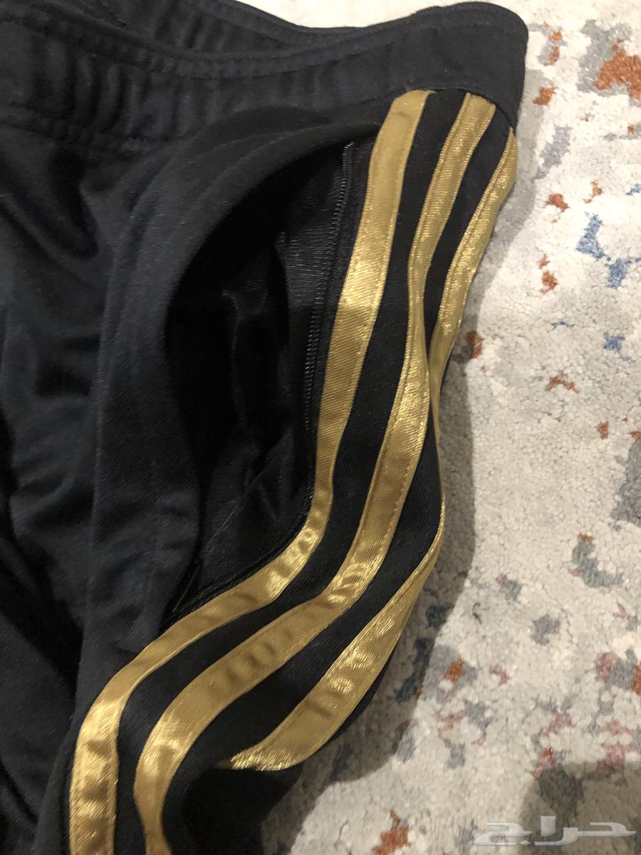 Adidas black and gold sport pants  
Adidas pants Black63408597671683113