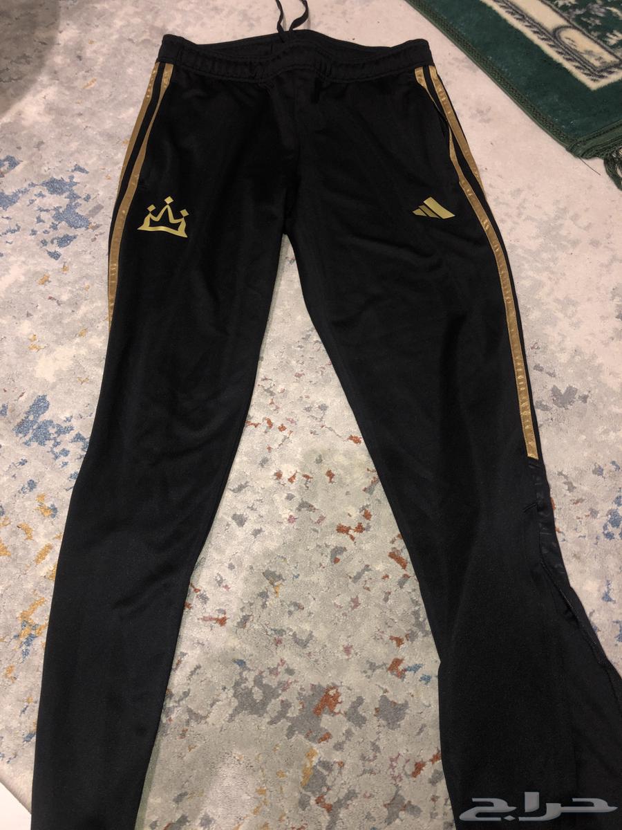 Adidas black and gold sport pants  
Adidas pants Black63408597671683112