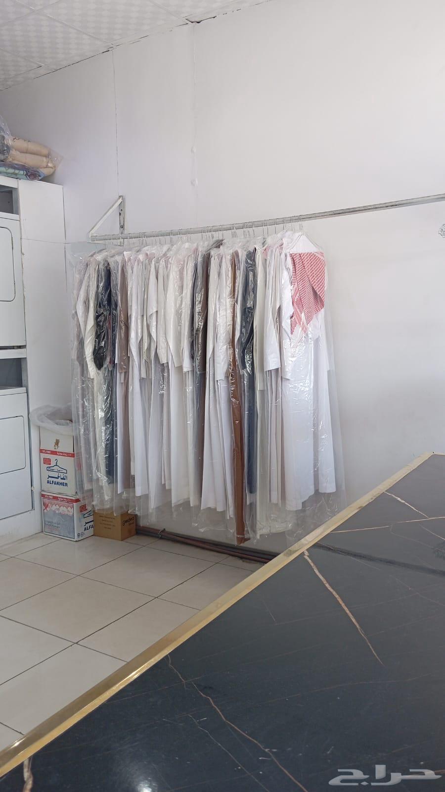 A laundry shop for kissing or selling clothes63440551362818114
