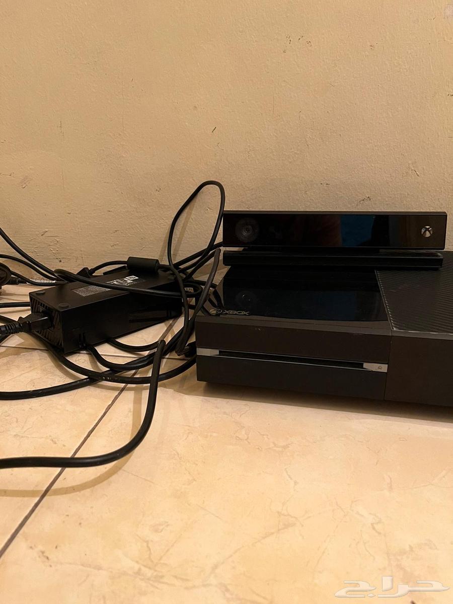 Xbox one with Camera (first owner) good condition63403607215747111