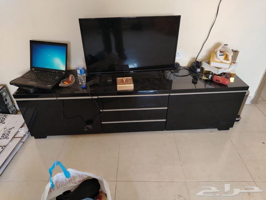 طاولة تلفزيون634036385743371124