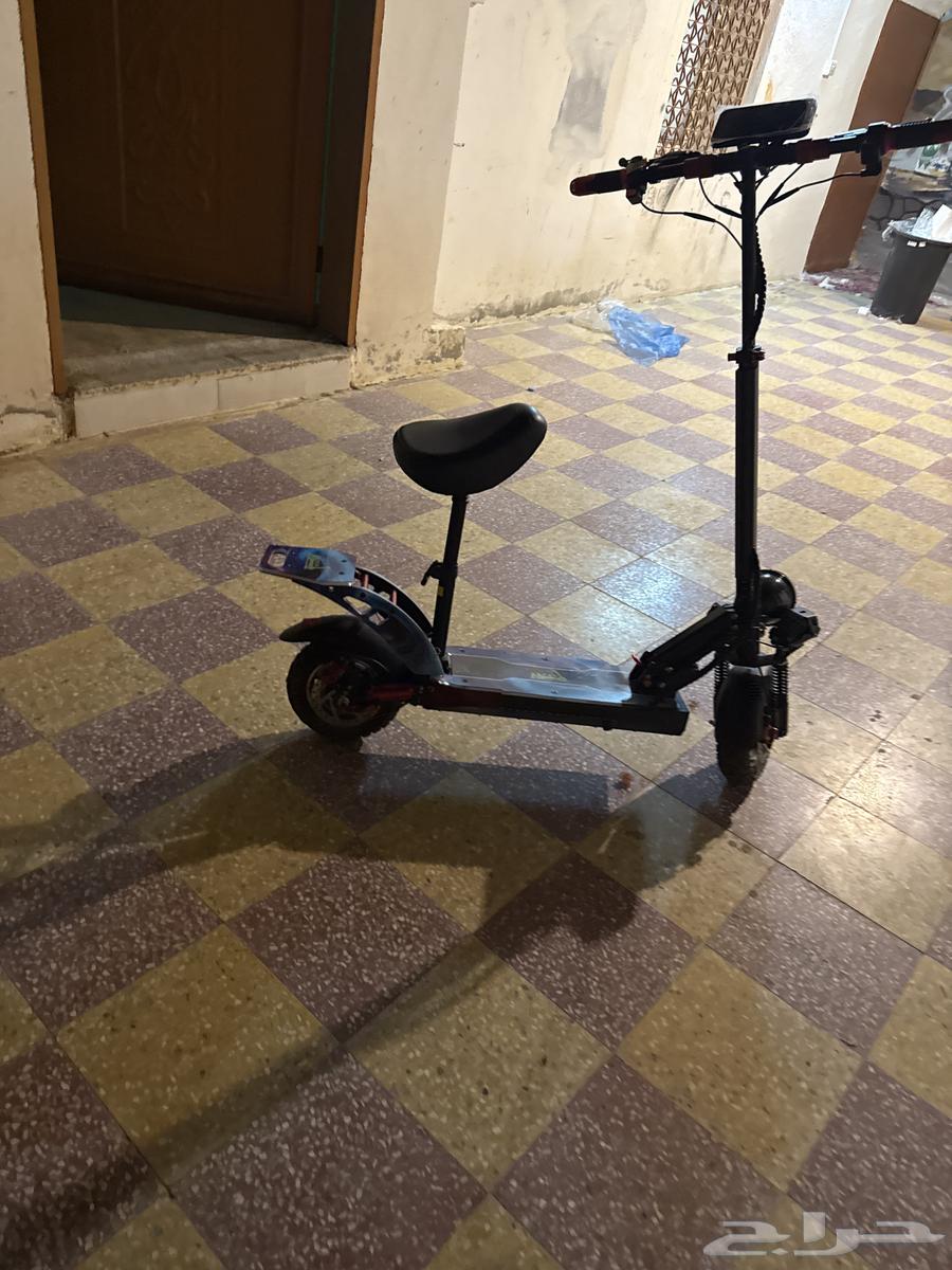 سكوتر الوحش ذو الشاشة63402854931843111