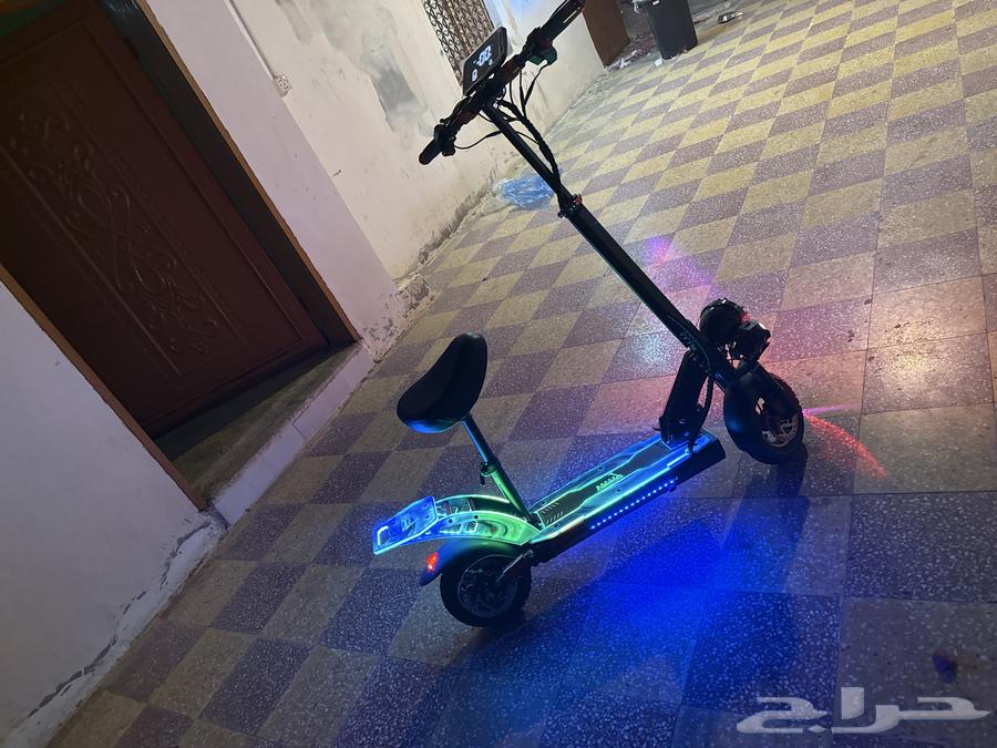 سكوتر الوحش ذو الشاشة63402854931843114