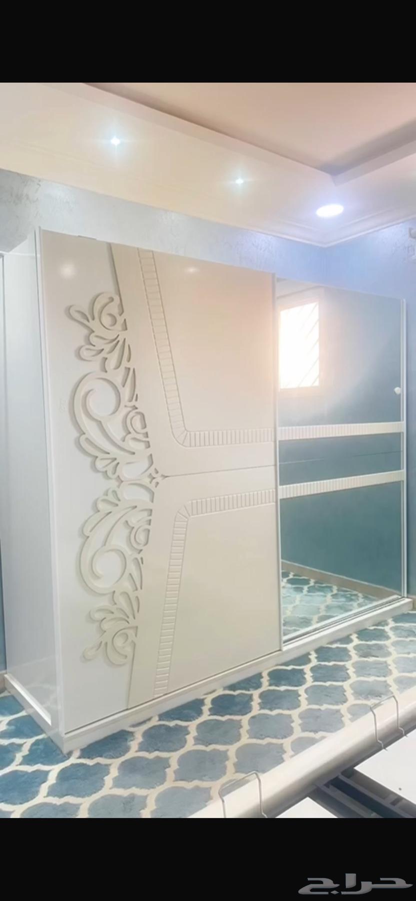 A clean bedroom63405433692930112