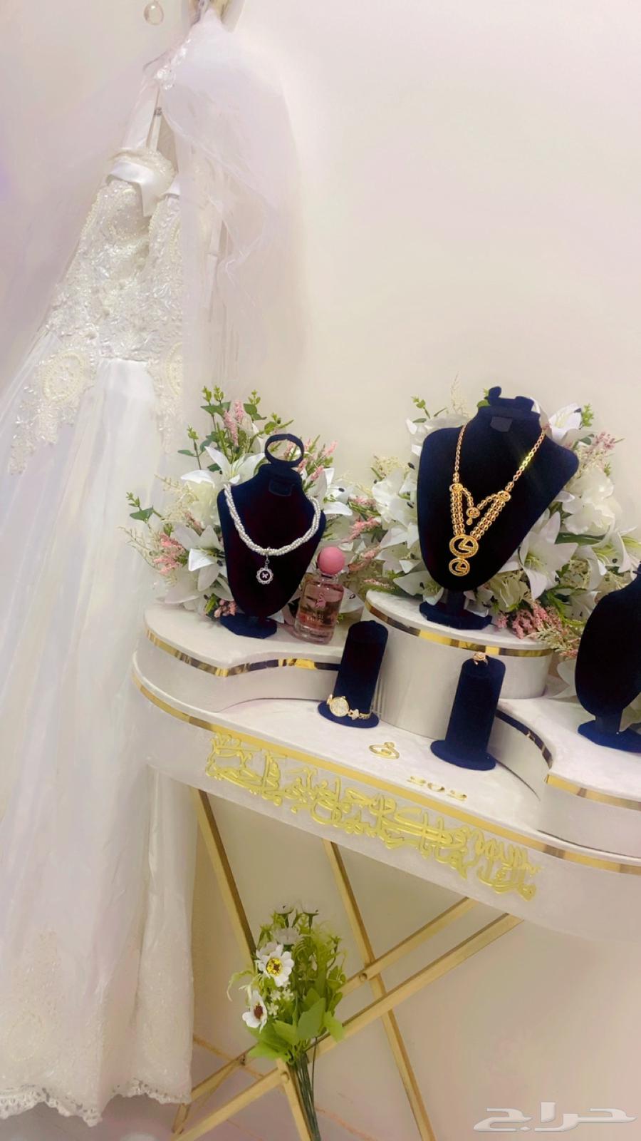 حاملة فستان زفاف بشبكة وزينة للبيع عاجل بسعر 75063399748834435111