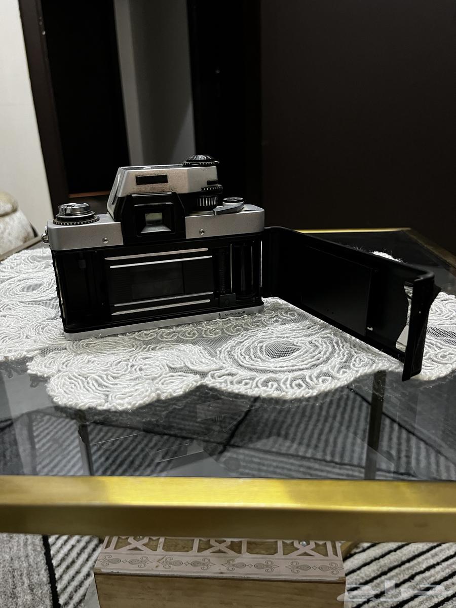An antique camera that is also functional for whoever operates it63401032761473112