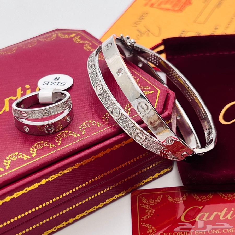 His walls and a Cartier ring63311807300737113