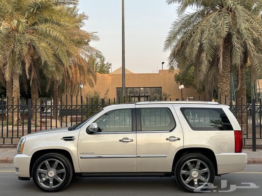 Cadillac Escalade 2012 Saudi Full Model63613444818689112