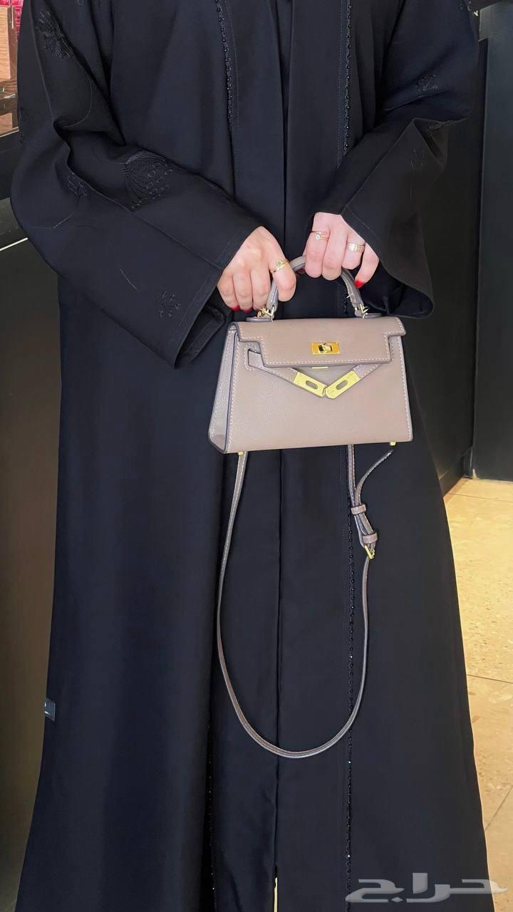 عباية ناعمة بتطريز أنيق63378667613442112