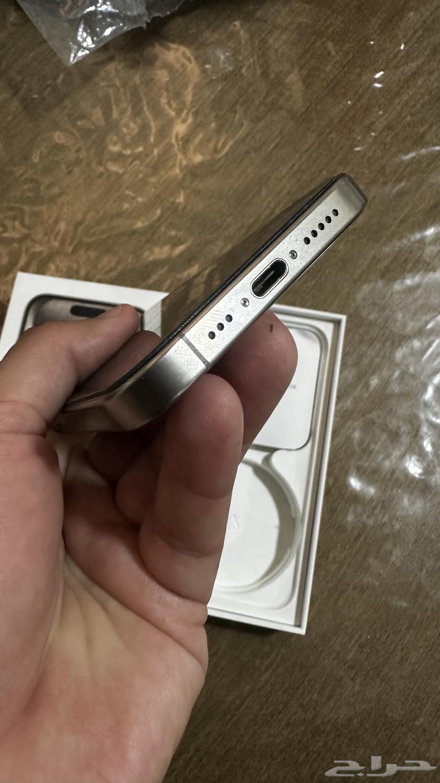 iPhone 15 pro 256 GB63376233998337114