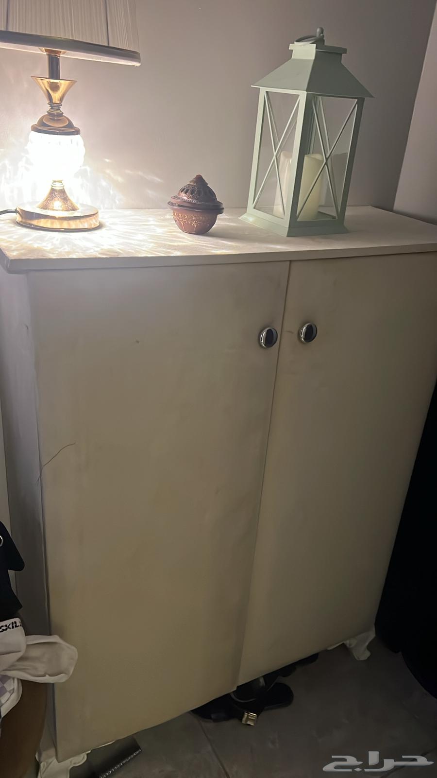 Table. TV. Carpet. New clothes hanger. Reason for sale: sudden relocation.63415733063170111