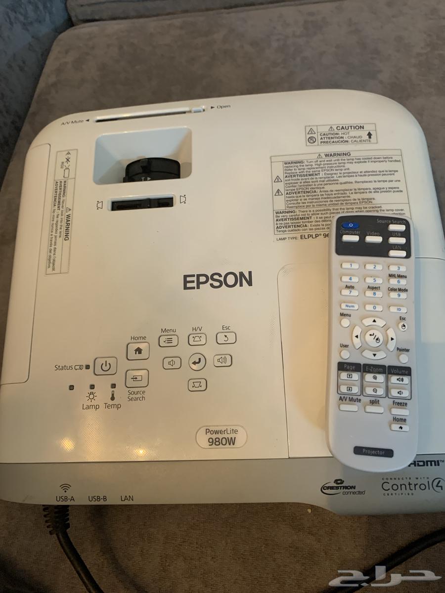 EPSON projector. 3800 lumens63376473547523114