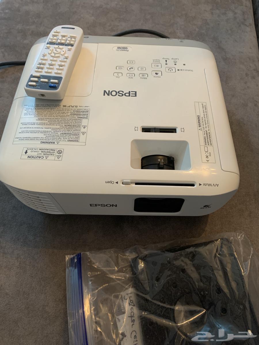 EPSON projector. 3800 lumens63376473547523111